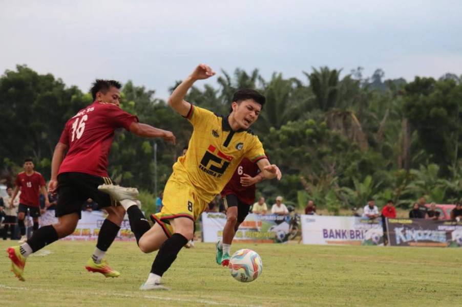 Ratusan Pecinta Sepak Bola Saksikan Pembukaan Turnamen Kapolres Cup U 50 di Lampung Tengah