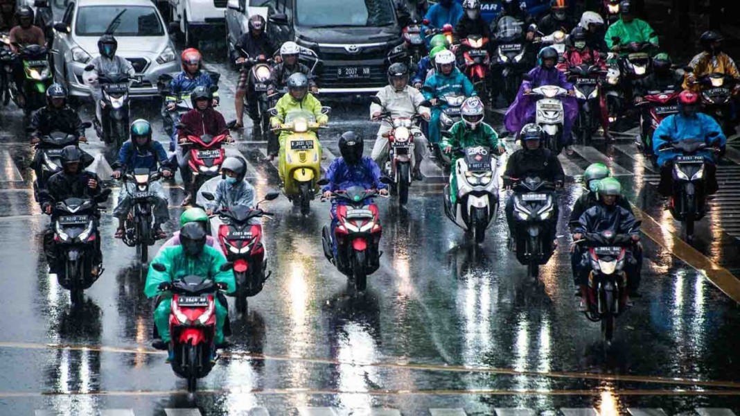 Cuaca Ekstrem, BMKG Prakirakan Hujan Petir Ancam Mayoritas Kota Besar di Indonesia
