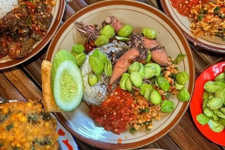 Nikmati Sego Sambel Cak Uut, Kuliner Pedas Favorit Malang