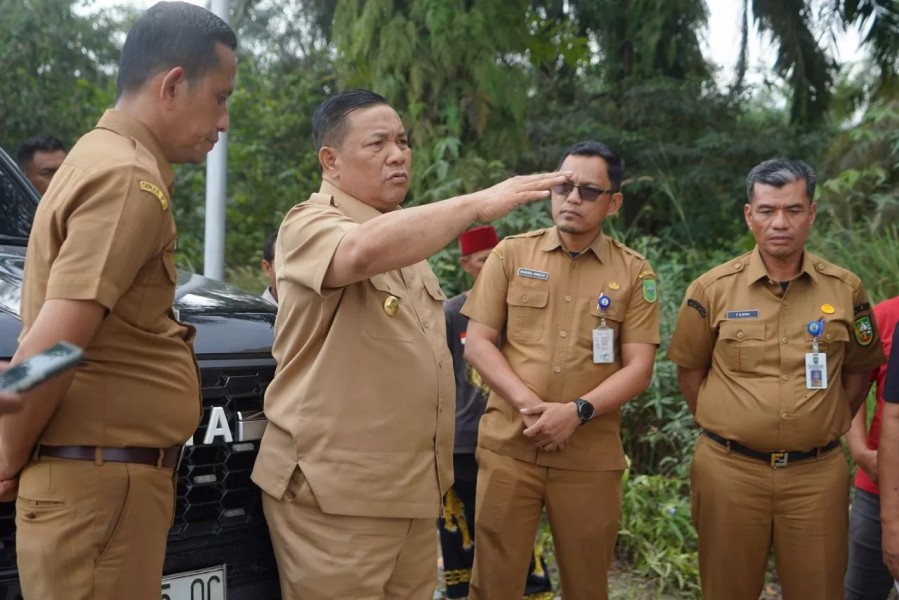 Dukung Infrastruktur Pendidikan Plt Gubernur Riau Perbaiki Akses Jalan Menuju SMAN 8 Dumai