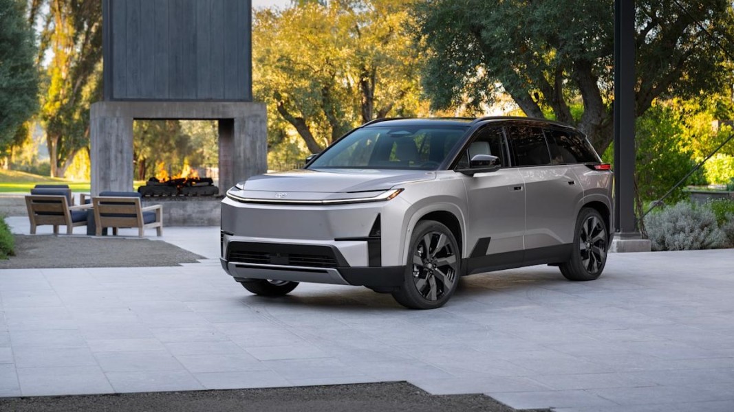 Toyota Highlander EV Resmi Meluncur dengan Jarak 515 Kilometer