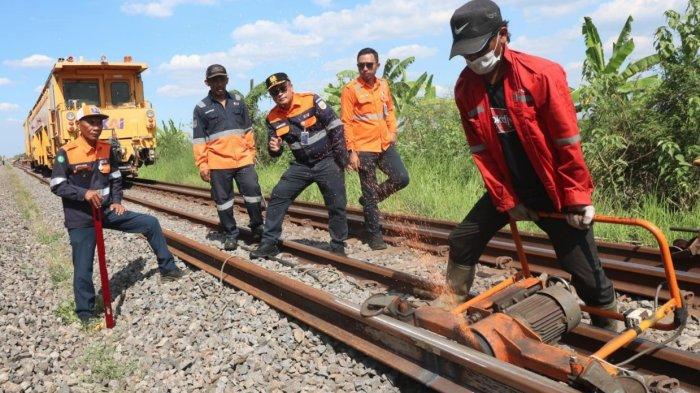 Kereta Api Indonesia Beri Klarifikasi Terkait Video Viral Penambat Rel yang Patah di Ketintang Surabaya
