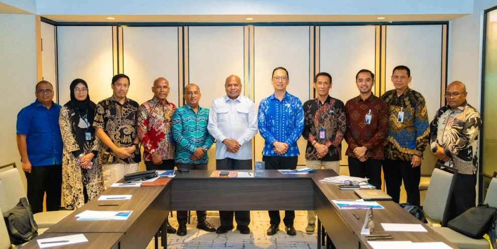 Gubernur Papua Bahas Strategi Pengembangan Bandara Sentani Bersama Angkasa Pura