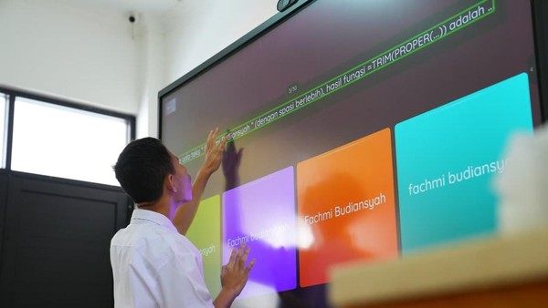 Revolusi Pembelajaran Digital Nasional Melaju Pesat Berkat Penggunaan Interactive Flat Panel