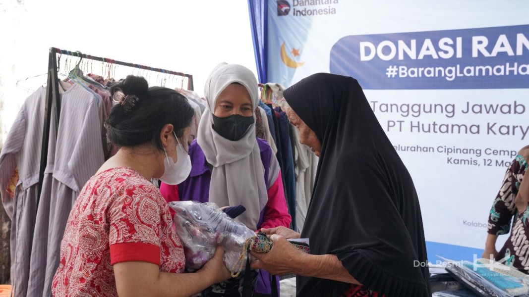 PT Hutama Karya dan HK Realtindo Tingkatkan Kepedulian Sosial Lewat Donasi Ramadhan di Cipinang Cempedak