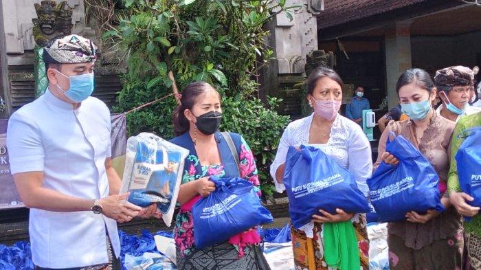 Yayasan Angel Hearts Salurkan 100 Paket Sembako untuk Petugas Kebersihan Perempuan di Karangasem