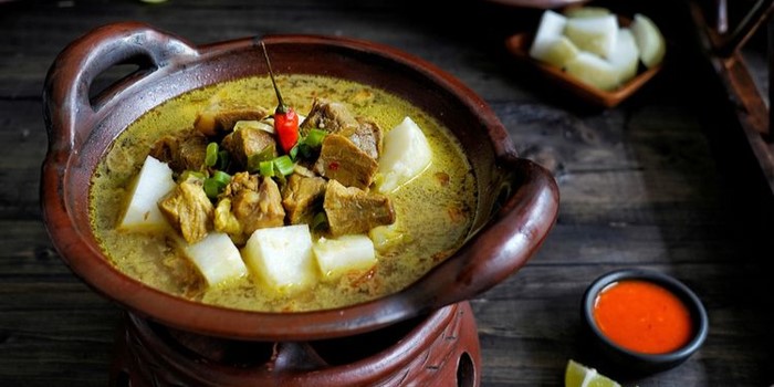 5 Tempat Empal Gentong Cirebon Legendaris dan Paling Wajib Dicoba