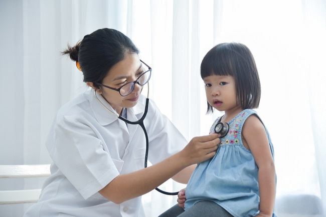 Dokter Ingatkan Orang Tua Waspadai Gejala Batuk Pilek Anak