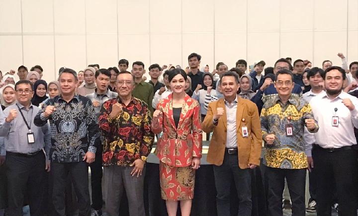 Siswa SMA Dharma Wanita Boarding School Bertemu Anies Baswedan dan Bupati Dhito di Pendopo Panjalu Jayati