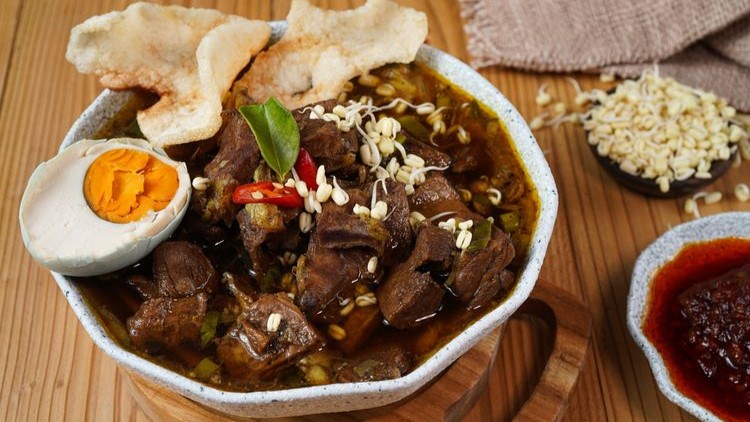 Rekomendasi 18 Tempat Makan Enak Sekitar Alun-Alun Surabaya