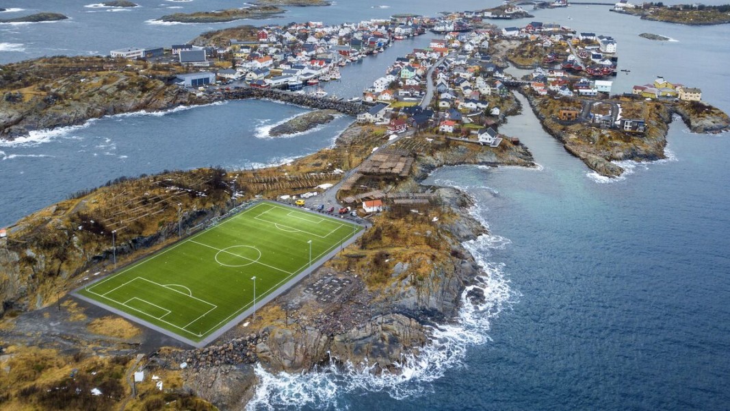 10 Stadion Sepak Bola Paling Unik di Dunia