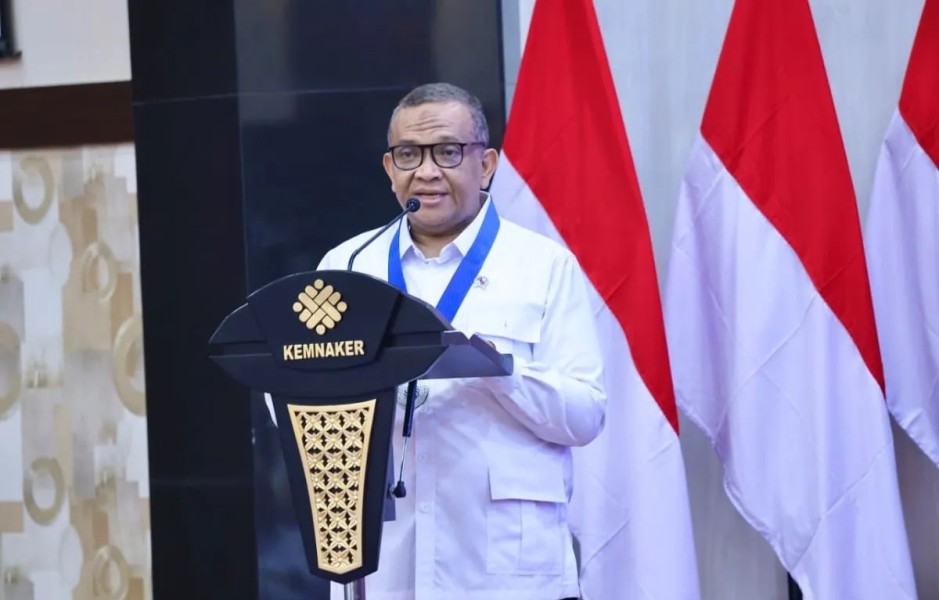 Wamenaker Afriansyah Noor Raih Gelar AFEO Honorary Fellow Bergengsi