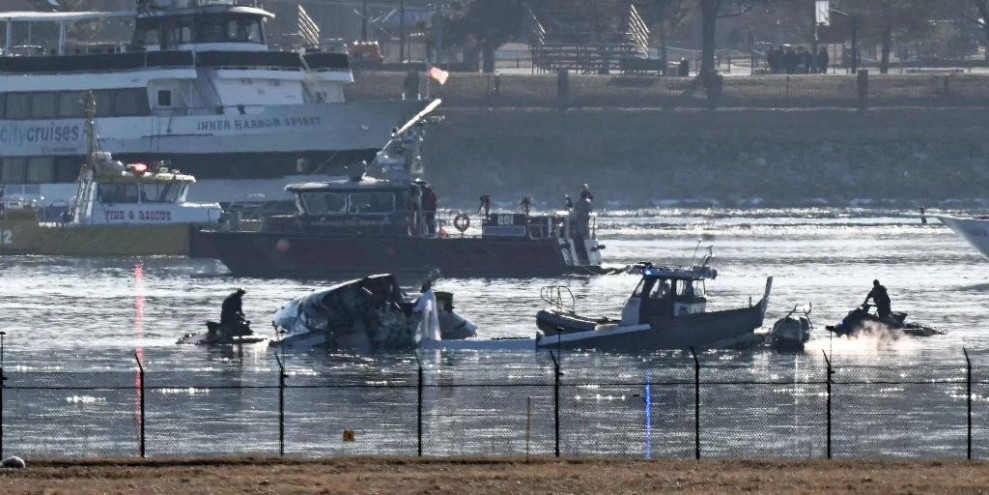 Otoritas AS Ungkap Penyebab Tabrakan Pesawat dan Helikopter di Washington, 67 Orang Tewas