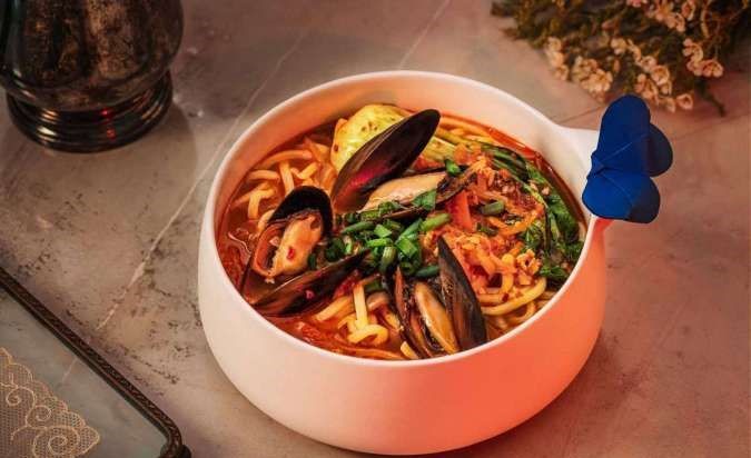 Jjampong: Sensasi Mi Pedas Korea yang Menghangatkan Tubuh