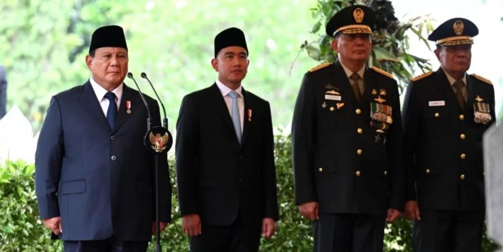 Sjafrie Hadiri Pemakaman Try Sutrisno untuk Memberikan Penghormatan Terakhir