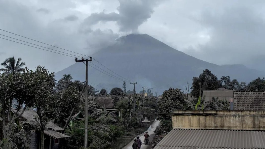 Indosat Pastikan Layanan Internet Tetap Normal Meski Gunung Semeru Erupsi