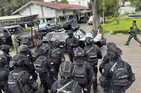 Latihan Menantang: Siswa Kursus Bravo A-18 Simulasikan Pembebasan Sandera dan Serbuan Kereta Api di Bandung