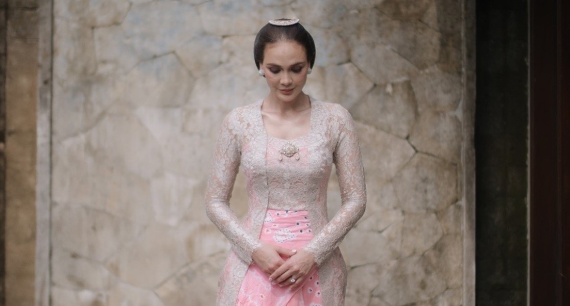 Kecantikan Luna Maya Manglingi Saat Menikah dengan Maxime Bouttier, Riasan Adat Jawa Curi Perhatian Publik