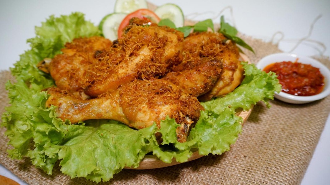 Rekomendasi 7 Ayam Goreng Bandung Enak dengan Bumbu Meresap Gurih