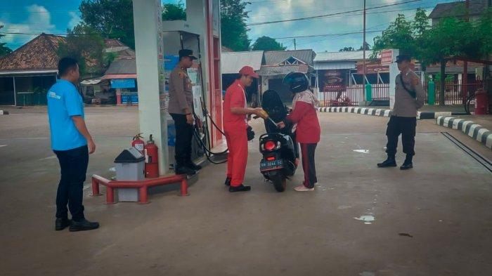 Patroli Malam Polsek Rantau Pulung Awasi BBM