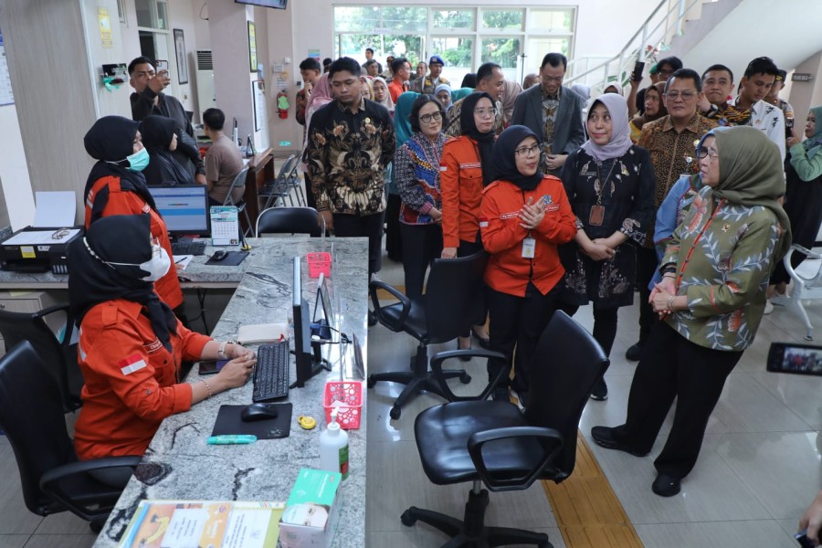 Menteri PANRB Tinjau Cek Kesehatan Gratis