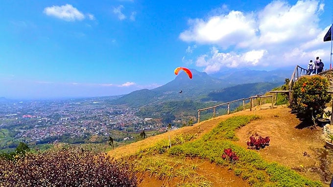 Wisata Paralayang Batu Malang, Destinasi Favorit dengan Panorama Alam
