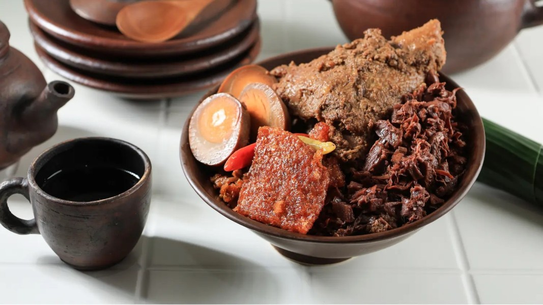 10 Tempat Gudeg Malam di Jogja 2026 yang Terkenal dan Legendaris