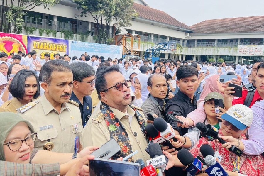 Rano Karno Bagikan Karier Politiknya kepada Siswa SMP