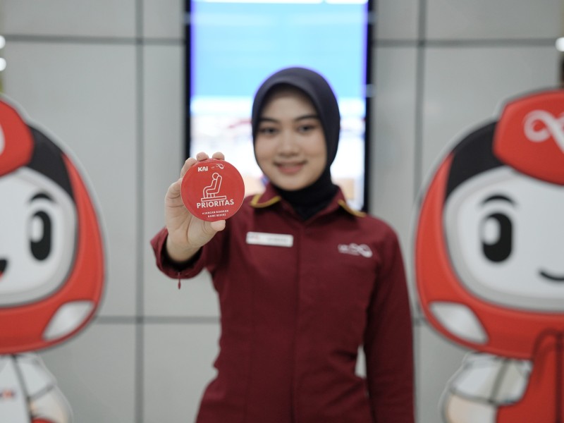 KAI Perluas Pin Prioritas LRT Jabodebek Mulai 2026, Atur Penggunaan Kursi di Jam Padat