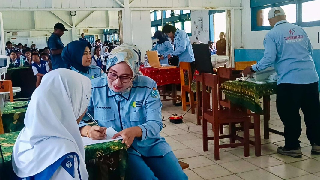 Freeport Indonesia Edukasi dan Periksa Mata Gratis Pelajar Nabire