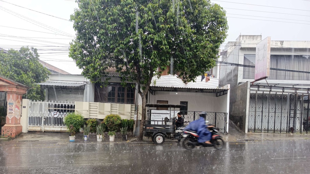 BMKG Sebut Hujan Ringan Hingga Sedang GuyurJakarta Selasa 3 Februari 2026