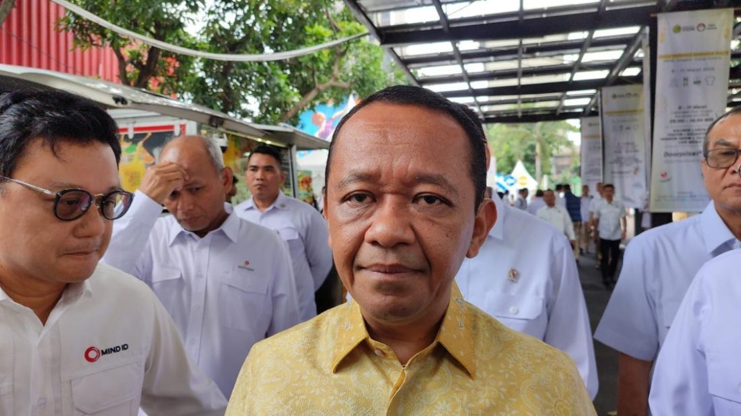 Harga Minyak Dunia Tembus US$100 Per Barel Bahlil Pastikan BBM Subsidi Tetap Stabil