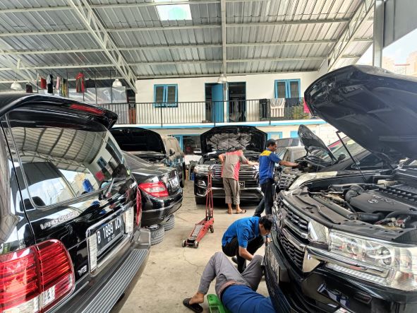 Daftar Bengkel Mobil Matic Terdekat hingga Biaya Servicenya