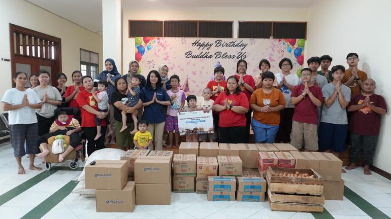 Pelindo Lembar Tebar Sembako di Momen Ulang Tahun