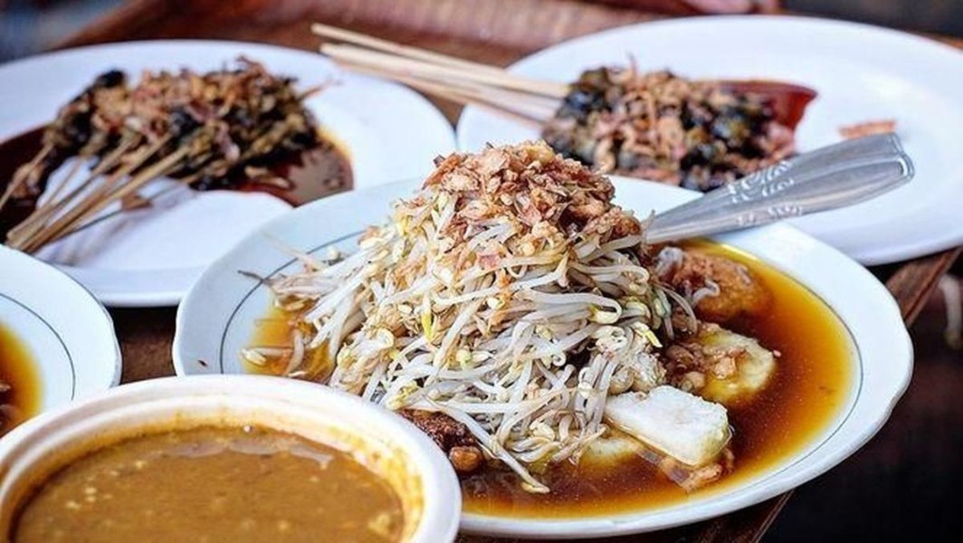 4 Resep Lontong Balap Surabaya Autentik dan Variasi Kekinian yang Wajib di Coba