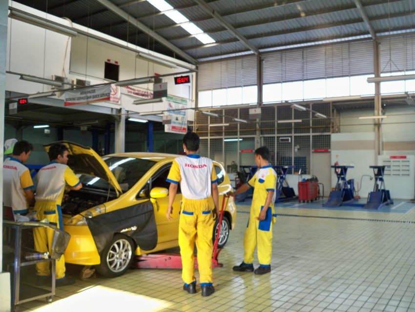 Daftar Bengkel Mobil Honda, Alamat, dan Biaya Servicenya
