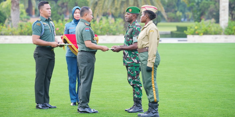 Panglima Agus Apresiasi Penampilan KKRI Jayapura di HUT TNI
