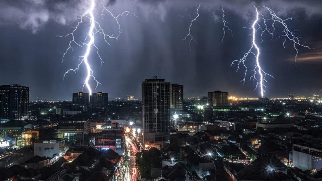 BMKG Prakirakan Hujan Petir Melanda Jakarta Kamis