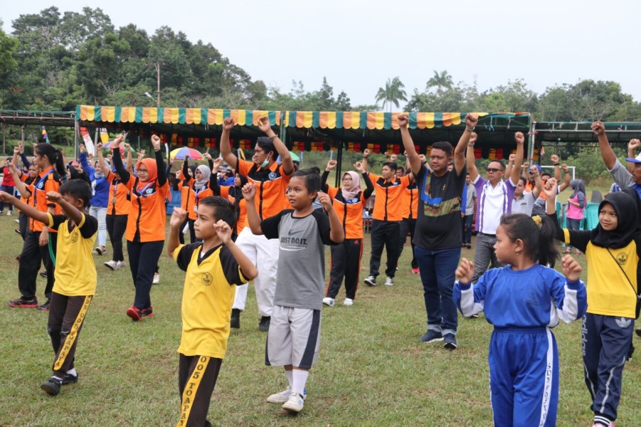 Senam dan Edukasi Kesehatan untuk Lansia di Bintan
