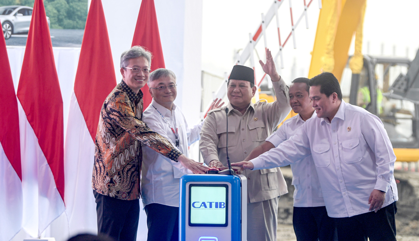ESDM Resmikan Pabrik Baterai EV Karawang untuk 300 Ribu Mobil