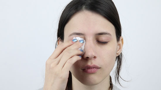 4 Cara Aman Membersihkan Maskara Waterproof Tanpa Merusak Bulu Mata