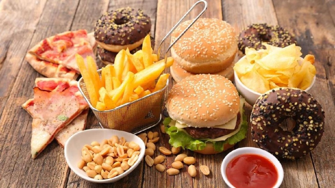 Jangan Asal Makan Saat Berbuka, Ini Cara Cerdas Memilih Menu Agar Tubuh Tidak “Kaget” Setelah Puasa