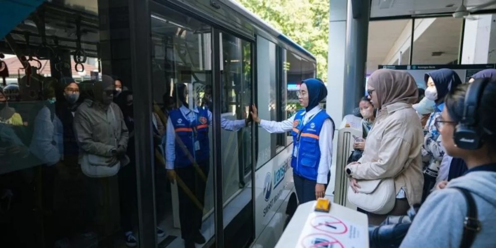 Transjakarta Izinkan Penumpang Berbuka Puasa di Dalam Bus Selama Ramadhan