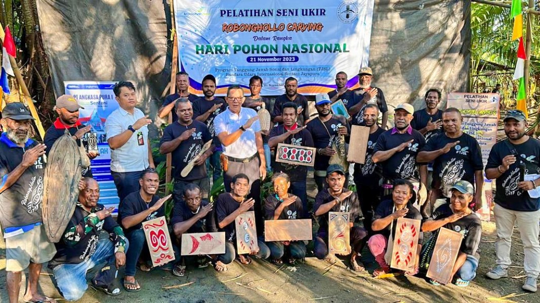 PT Angkasa Pura Bandara Sentani dan Komunitas Earth Hour Tanam Pohon di Sentani