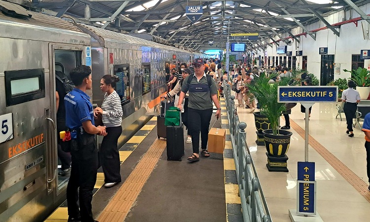 KAI Daop 8 Surabaya Catat Lonjakan Penumpang Arus Balik Lebaran 2026 Dengan Angka Fantastis