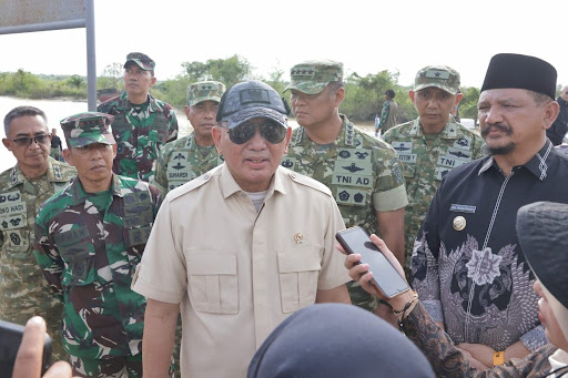 Menhan Tinjau Pengerukan Muara Kuala Untuk Mitigasi Banjir Aceh