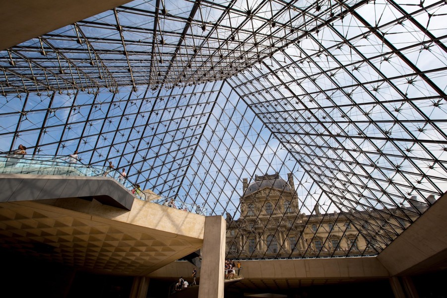 Harga Tiket Louvre Naik Bikin Turis Dunia Resah