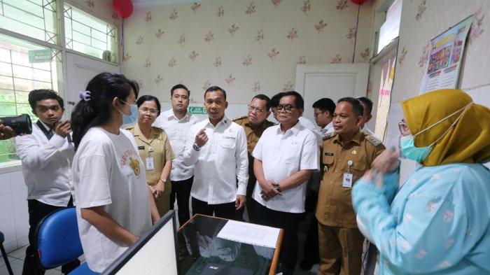 Wamenkes Tinjau Pelaksanaan Cek Kesehatan Gratis di Puskesmas Kelapa Gading, Langsung Ikut Daftar sebagai Peserta
