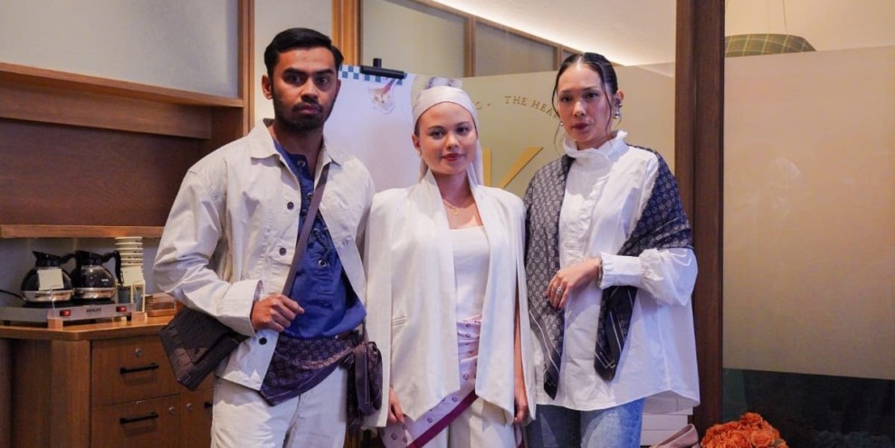 Tips Styling Scarf Ala Ayla Dimitri Bikin Outfit Simpel Lebih Stylish
