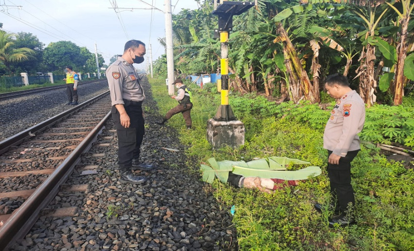Judul: Tragis! Seorang Pria Tak Dikenal Meninggal Dunia Usai Ditabrak Kereta Api di Desa Aryojeding, Tulungagung